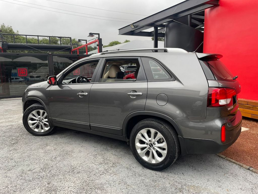 Foto do veículo KIA SORENTO EX 5L 2015 100.700 KM 85.000,00