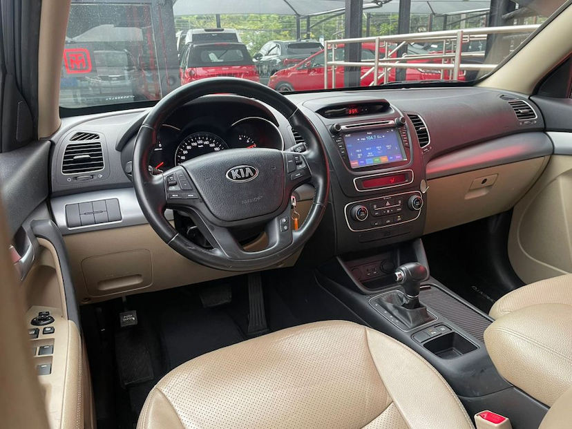 Foto do veículo KIA SORENTO EX 5L 2015 100.700 KM 85.000,00