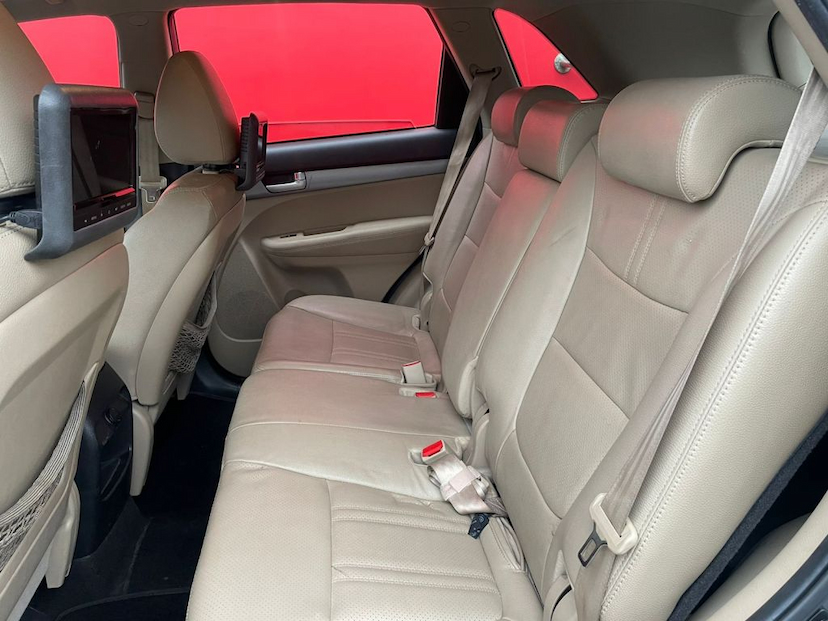 Foto do veículo KIA SORENTO EX 5L 2015 100.700 KM 85.000,00