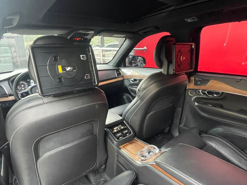 Foto do veículo VOLVO XC90 T8 HYBRID EXCELLENCE AWD GEARTRONIC 2017 46.020 KM 344.900,00