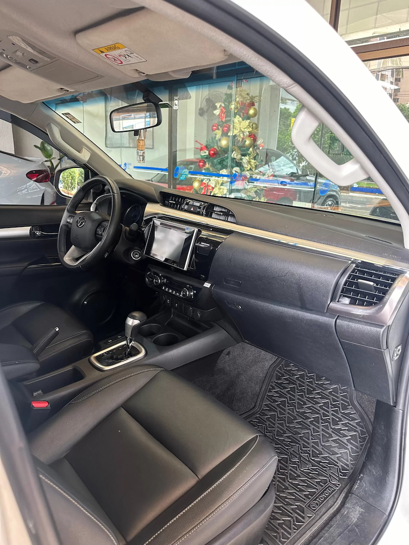 Foto do veículo TOYOTA HILUX 2.8 SRV 4X4 CD 16V DIESEL 4P AUTOMÁTICO 2018 107.781 KM 174.900,00