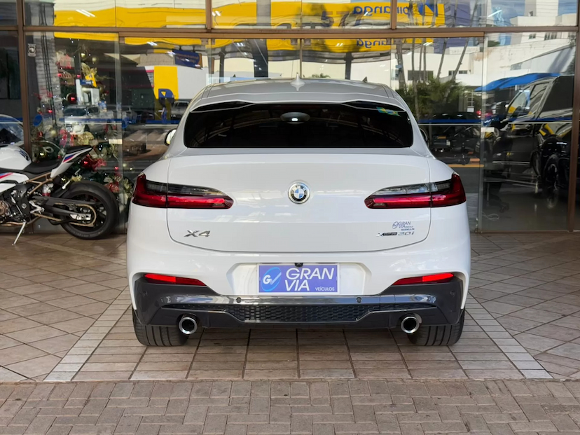 Foto do veículo BMW X4 2.0 16V GASOLINA XDRIVE30I M SPORT STEPTRONIC 2021 17.599 KM 329.000,00