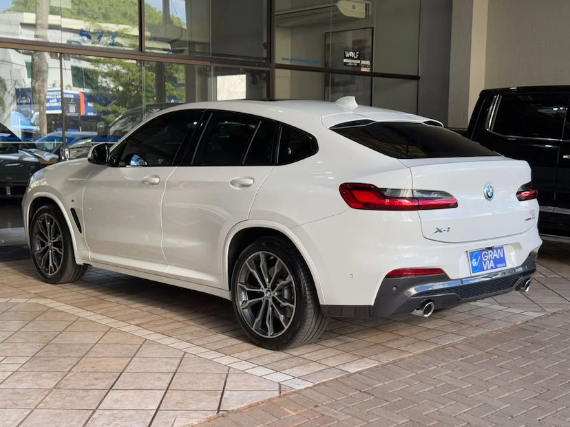 Foto do veículo BMW X4 2.0 16V GASOLINA XDRIVE30I M SPORT STEPTRONIC 2021 17.599 KM 329.000,00