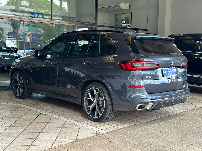 Foto do veículo BMW X5 3.0 I6 TURBO HÍBRIDO XDRIVE45E M SPORT AUTOMÁTICO 2022 28.426 KM 459.000,00