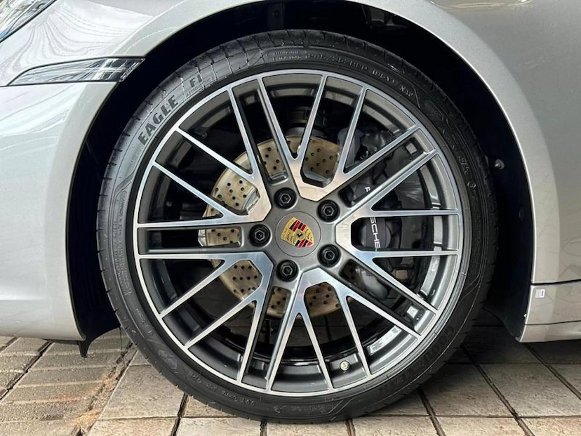 Foto do veículo PORSCHE 911 3.0 24V H6 GASOLINA CARRERA PDK 2024 1.710 KM 915.000,00