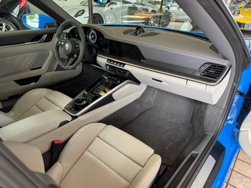 Foto do veículo PORSCHE 911 3.8 24V H6 GASOLINA TURBO S CABRIOLET PDK 2024 3.994 KM 1.710.000,00