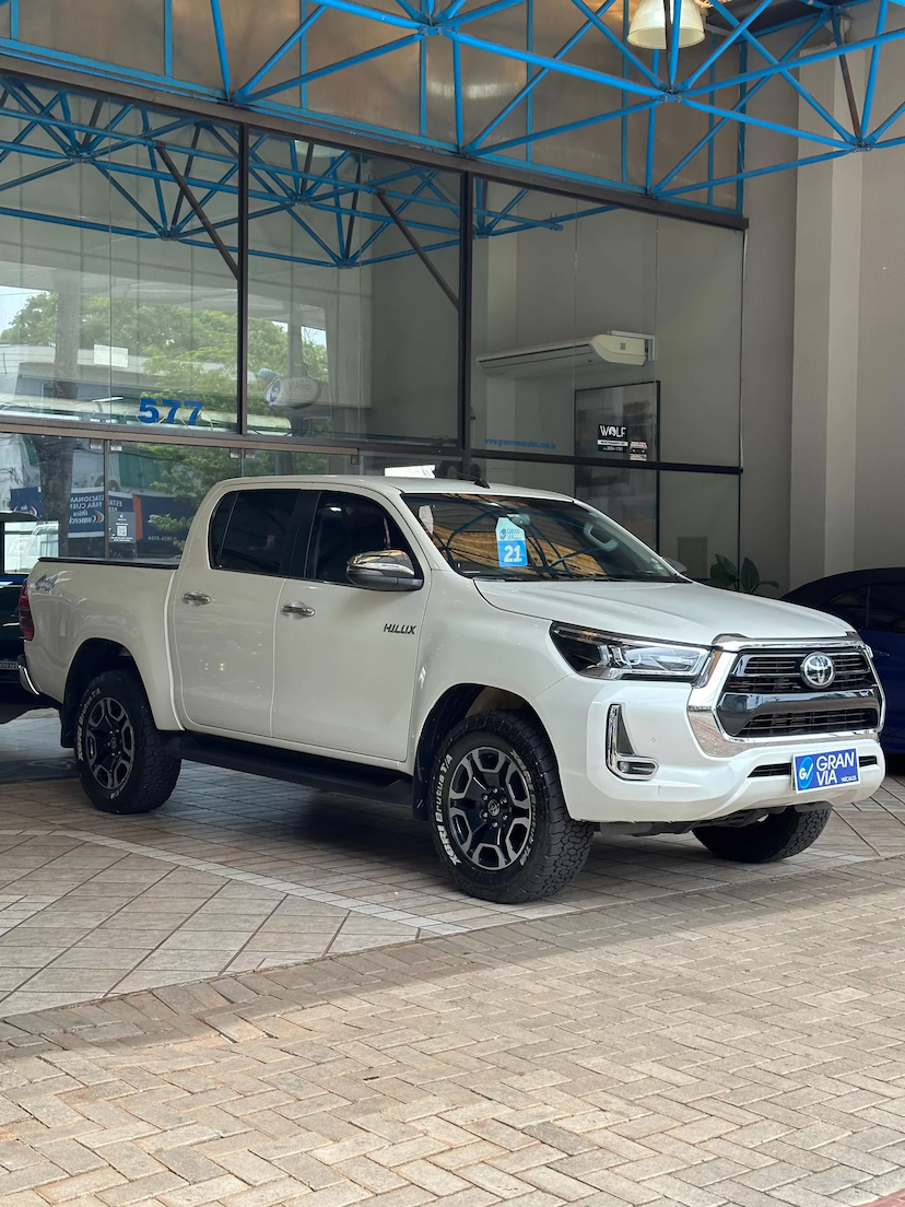 Foto do veículo TOYOTA HILUX 2.8 D-4D TURBO DIESEL CD SRX 4X4 AUTOMÁTICO 2021 73.920 KM 235.000,00