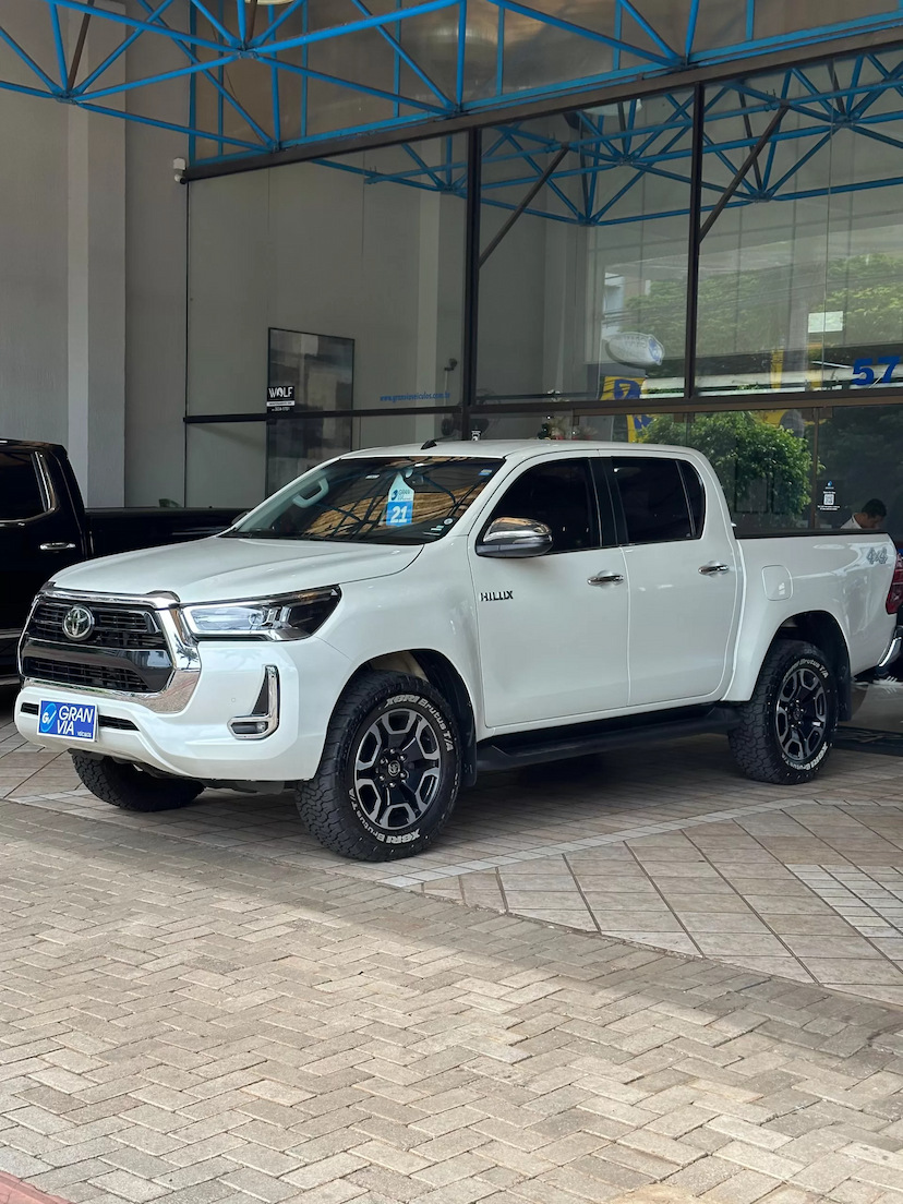 Foto do veículo TOYOTA HILUX 2.8 D-4D TURBO DIESEL CD SRX 4X4 AUTOMÁTICO 2021 73.920 KM 235.000,00
