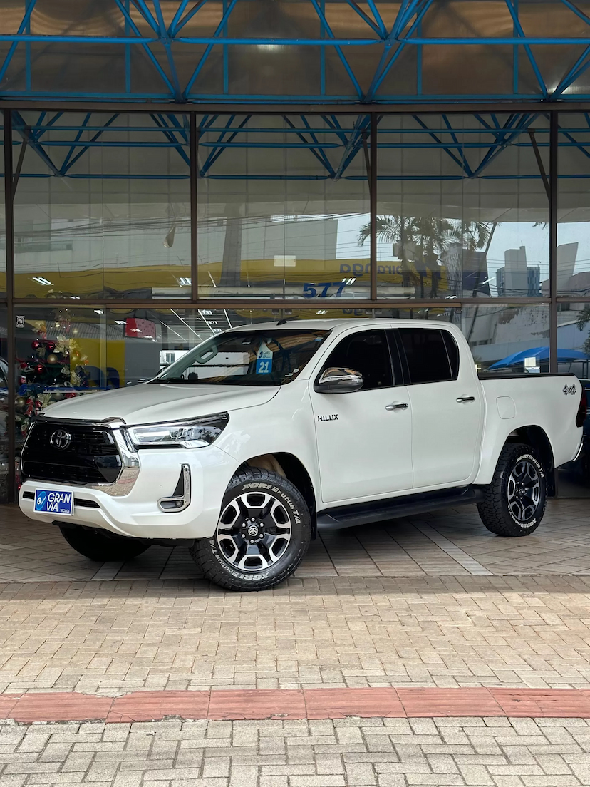 Foto do veículo TOYOTA HILUX 2.8 D-4D TURBO DIESEL CD SRX 4X4 AUTOMÁTICO 2021 73.920 KM 235.000,00