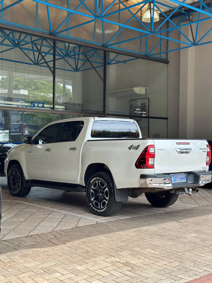 Foto do veículo TOYOTA HILUX 2.8 D-4D TURBO DIESEL CD SRX 4X4 AUTOMÁTICO 2021 73.920 KM 235.000,00
