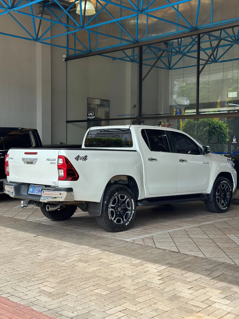 Foto do veículo TOYOTA HILUX 2.8 D-4D TURBO DIESEL CD SRX 4X4 AUTOMÁTICO 2021 73.920 KM 235.000,00
