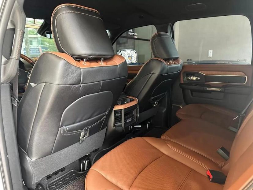 Foto do veículo RAM 3500 6.7 I6 TURBO DIESEL LIMITED LONGHORN CD 4X4  AUTOMÁTICO 2022 706 KM 465.000,00