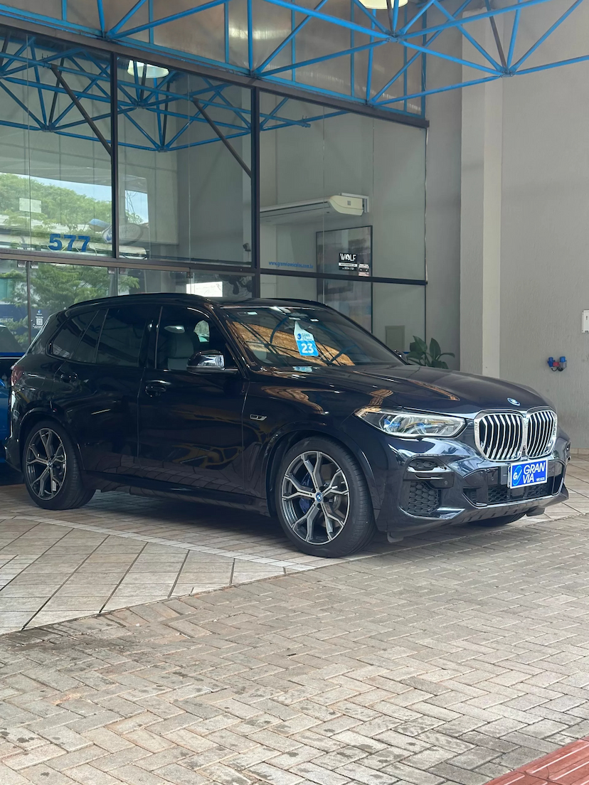 Foto do veículo BMW X5 3.0 I6 TURBO HÍBRIDO XDRIVE45E M SPORT AUTOMÁTICO 2023 7.537 KM 565.000,00