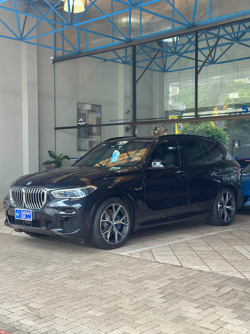 Foto do veículo BMW X5 3.0 I6 TURBO HÍBRIDO XDRIVE45E M SPORT AUTOMÁTICO 2023 7.537 KM 565.000,00