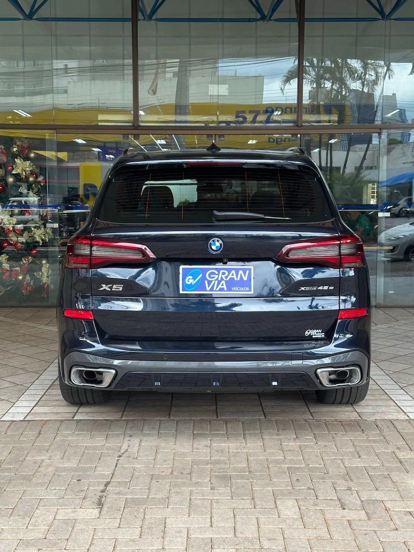 Foto do veículo BMW X5 3.0 I6 TURBO HÍBRIDO XDRIVE45E M SPORT AUTOMÁTICO 2023 7.537 KM 565.000,00