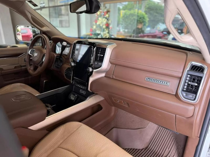 Foto do veículo RAM 3500 6.7 I6 TURBO DIESEL LARAMIE CD 4X4 AUTOMÁTICO 2022 28.540 KM 359.000,00