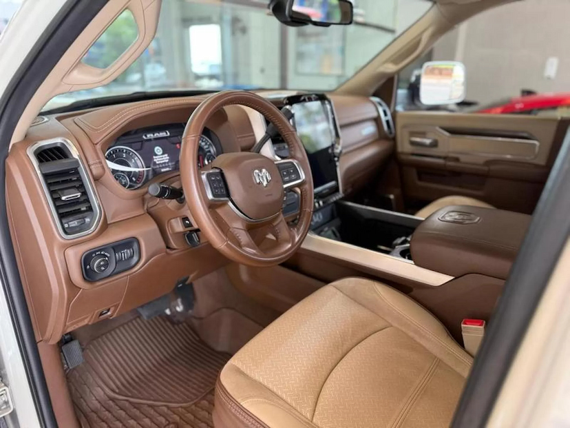 Foto do veículo RAM 3500 6.7 I6 TURBO DIESEL LARAMIE CD 4X4 AUTOMÁTICO 2022 28.540 KM 359.000,00