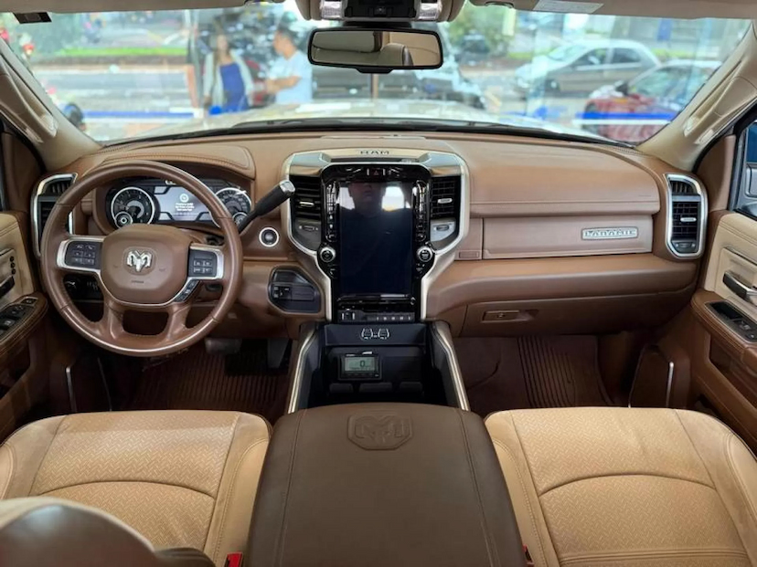 Foto do veículo RAM 3500 6.7 I6 TURBO DIESEL LARAMIE CD 4X4 AUTOMÁTICO 2022 28.540 KM 359.000,00