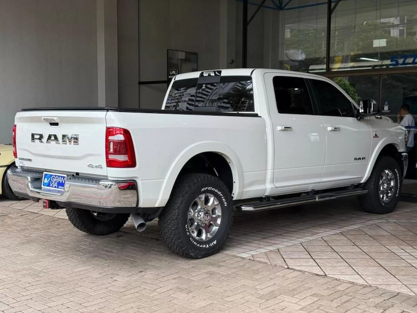 Foto do veículo RAM 3500 6.7 I6 TURBO DIESEL LARAMIE CD 4X4 AUTOMÁTICO 2022 28.540 KM 359.000,00