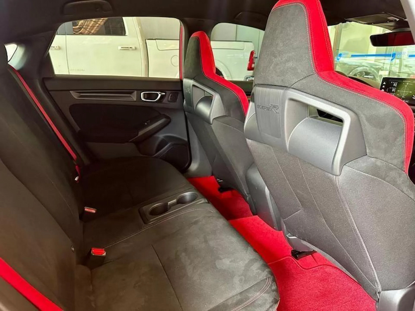 Foto do veículo HONDA CIVIC 2.0 DI VTEC TURBO GASOLINA TYPE R MANUAL 2023 2.170 KM 388.000,00
