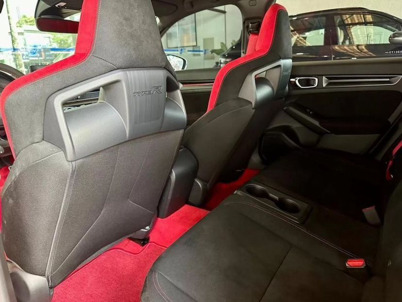 Foto do veículo HONDA CIVIC 2.0 DI VTEC TURBO GASOLINA TYPE R MANUAL 2023 2.170 KM 388.000,00