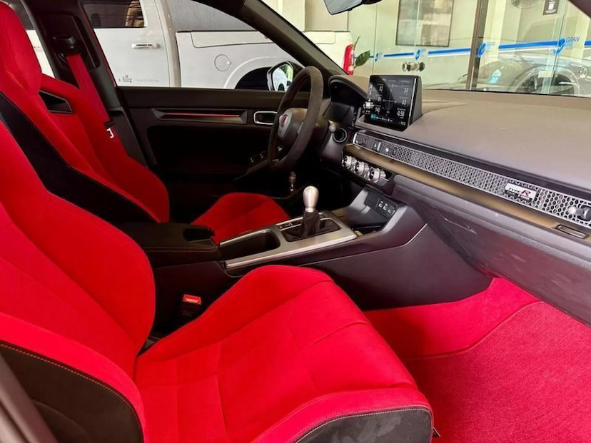 Foto do veículo HONDA CIVIC 2.0 DI VTEC TURBO GASOLINA TYPE R MANUAL 2023 2.170 KM 388.000,00
