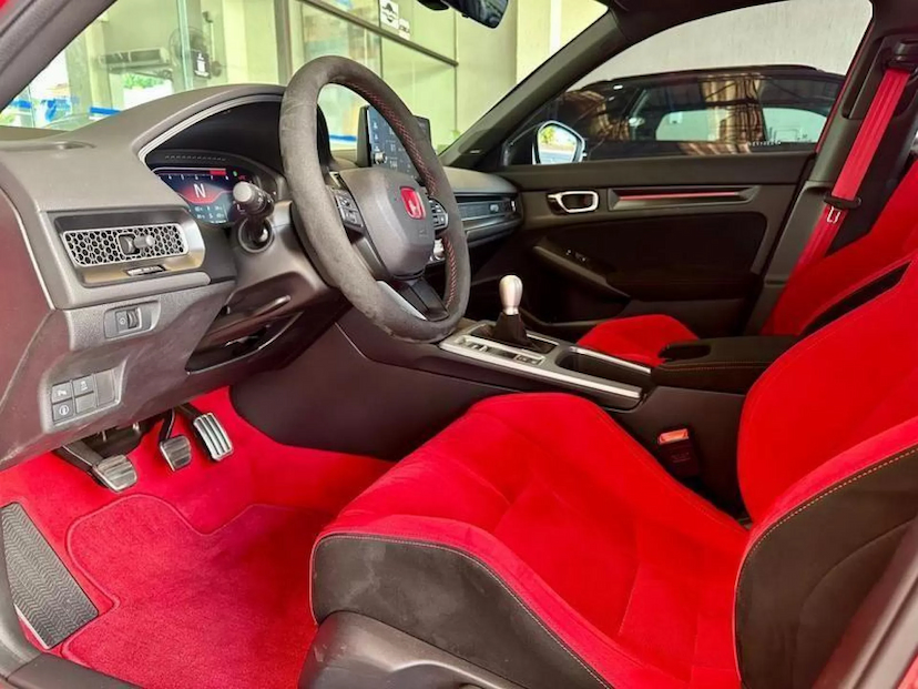 Foto do veículo HONDA CIVIC 2.0 DI VTEC TURBO GASOLINA TYPE R MANUAL 2023 2.170 KM 388.000,00
