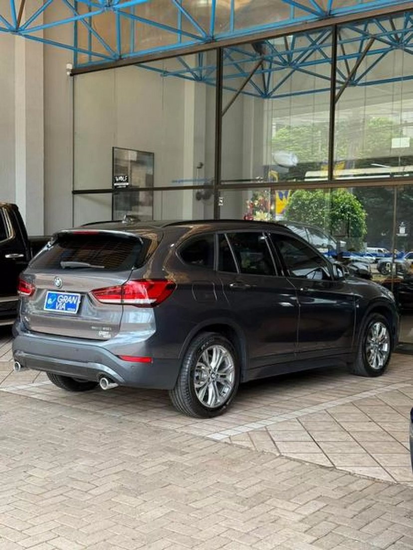Foto do veículo BMW X1 2.0 16V TURBO ACTIVEFLEX SDRIVE20I 4P AUTOMÁTICO 2021 55.044 KM 169.000,00