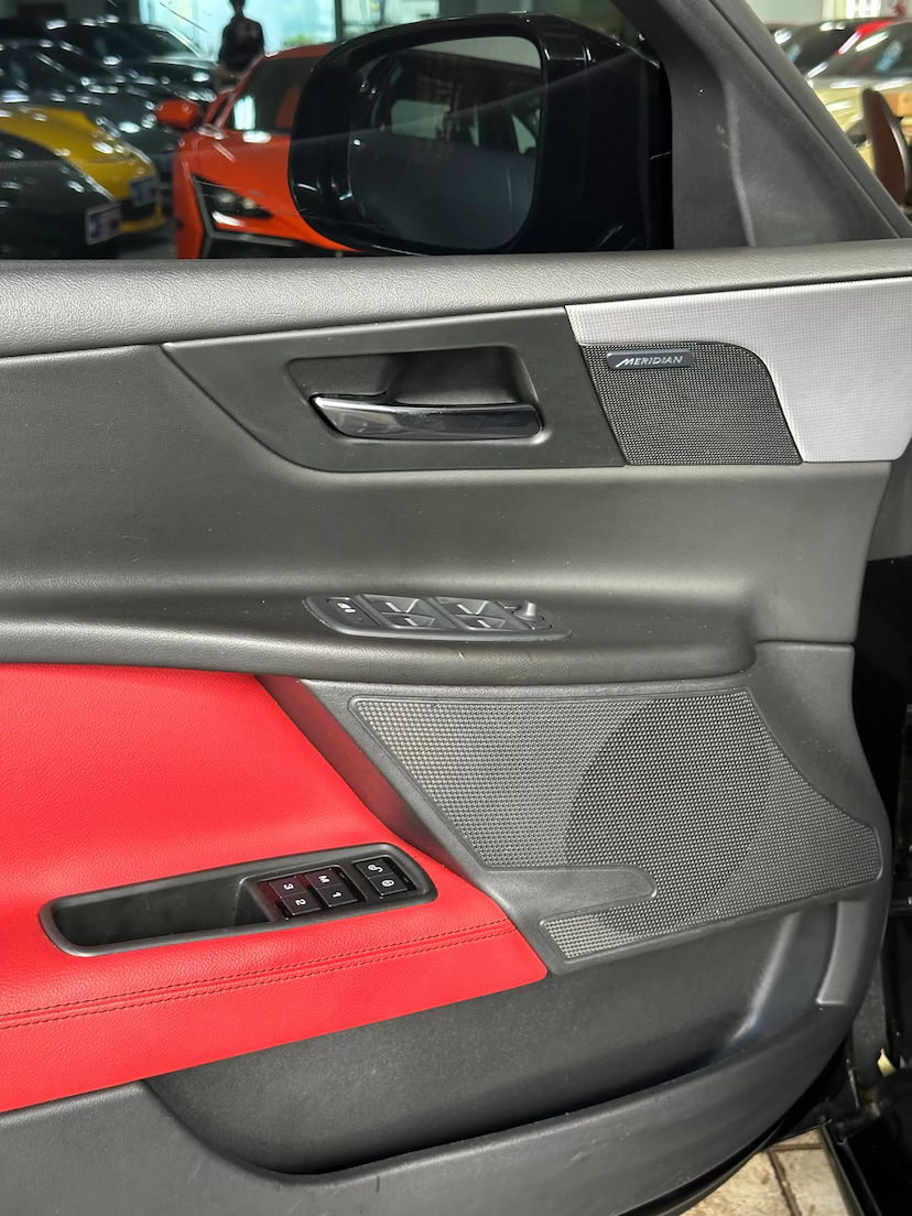 Foto do veículo JAGUAR XE 2.0 16V INGENIUM P250 GASOLINA R-SPORT 4P AUTOMÁTICO 2018 60.000 KM 155.000,00