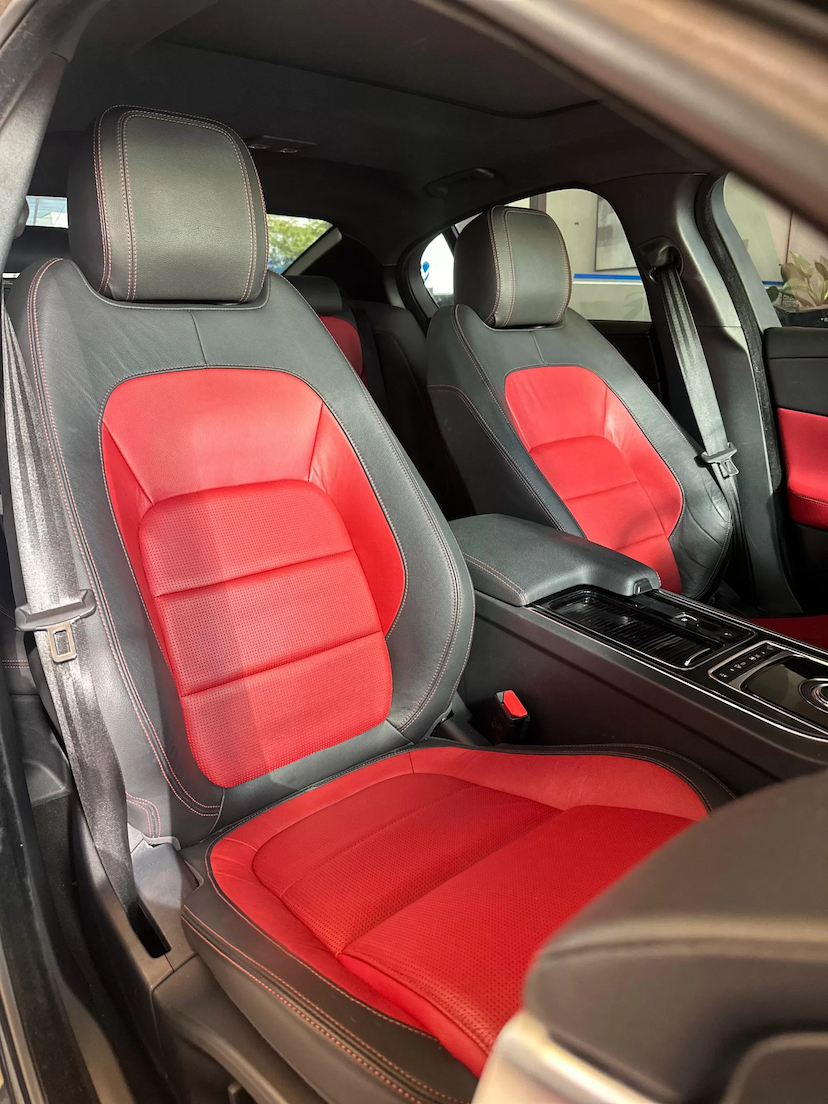 Foto do veículo JAGUAR XE 2.0 16V INGENIUM P250 GASOLINA R-SPORT 4P AUTOMÁTICO 2018 60.000 KM 155.000,00