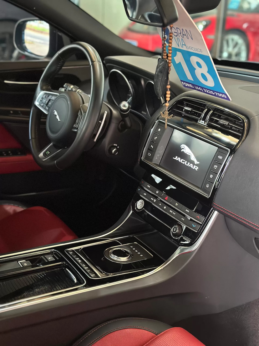 Foto do veículo JAGUAR XE 2.0 16V INGENIUM P250 GASOLINA R-SPORT 4P AUTOMÁTICO 2018 60.000 KM 155.000,00