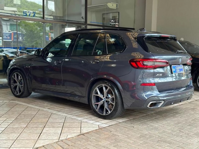 Foto do veículo BMW X5 3.0 I6 TURBO HÍBRIDO XDRIVE45E M SPORT AUTOMÁTICO 2022 51.014 KM 418.000,00