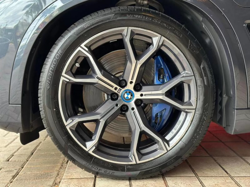 Foto do veículo BMW X5 3.0 I6 TURBO HÍBRIDO XDRIVE45E M SPORT AUTOMÁTICO 2022 51.014 KM 418.000,00
