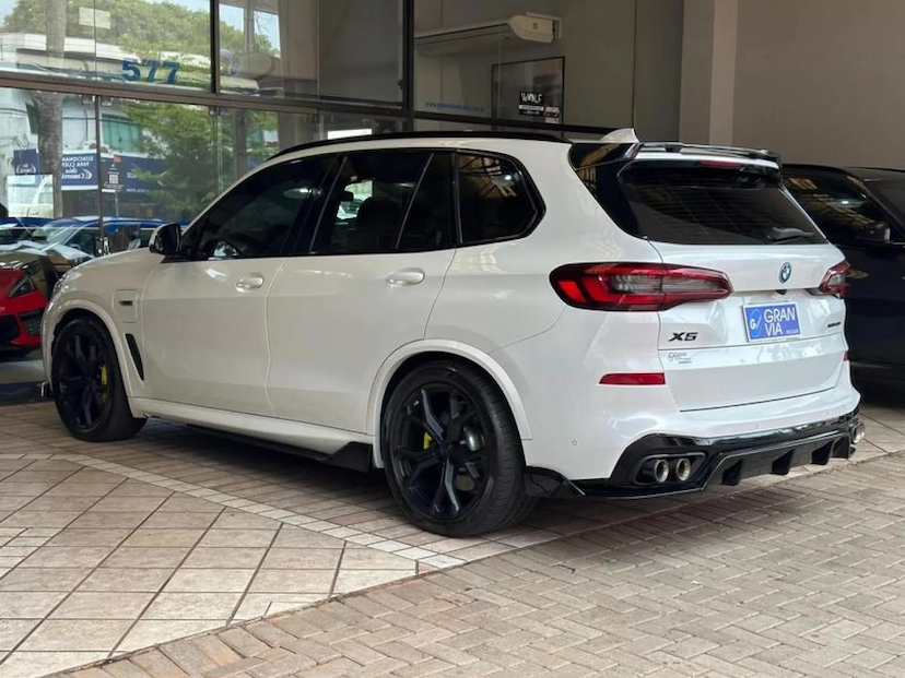 Foto do veículo BMW X5 3.0 I6 TURBO HÍBRIDO XDRIVE45E M SPORT AUTOMÁTICO 2023 32.366 KM 499.000,00