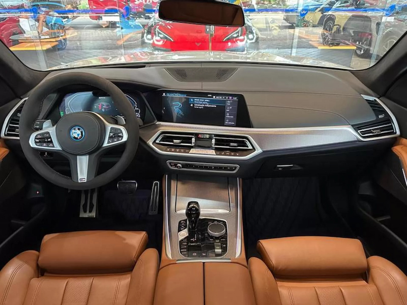 Foto do veículo BMW X5 3.0 I6 TURBO HÍBRIDO XDRIVE45E M SPORT AUTOMÁTICO 2023 32.366 KM 499.000,00