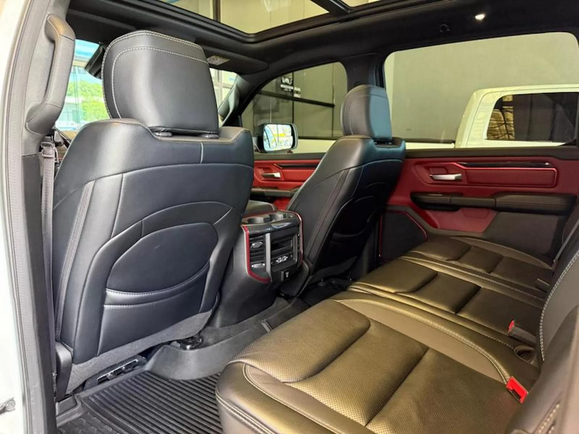 Foto do veículo RAM 1500 5.7 V8 GASOLINA REBEL CD 4X4 AUTOMÁTICO 2022 58.356 KM 329.000,00