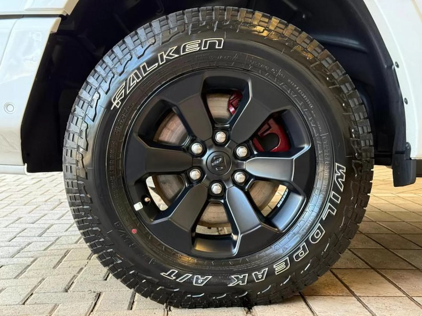 Foto do veículo RAM 1500 5.7 V8 GASOLINA REBEL CD 4X4 AUTOMÁTICO 2022 58.356 KM 329.000,00