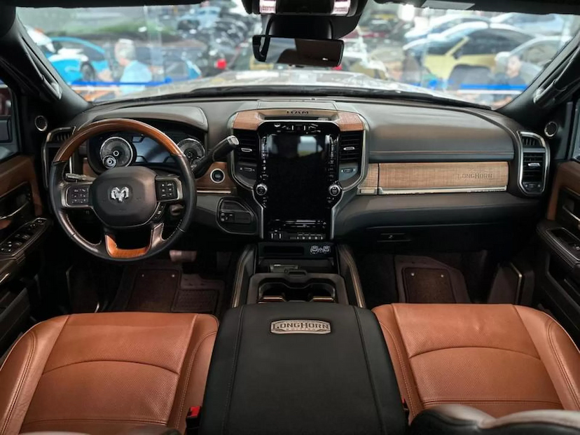 Foto do veículo RAM 3500 6.7 I6 TURBO DIESEL LIMITED LONGHORN CD 4X4  AUTOMÁTICO 2022 21.733 KM 415.000,00