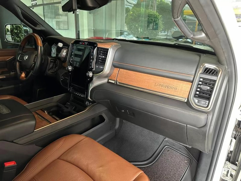 Foto do veículo RAM 3500 6.7 I6 TURBO DIESEL LIMITED LONGHORN CD 4X4  AUTOMÁTICO 2022 21.733 KM 415.000,00