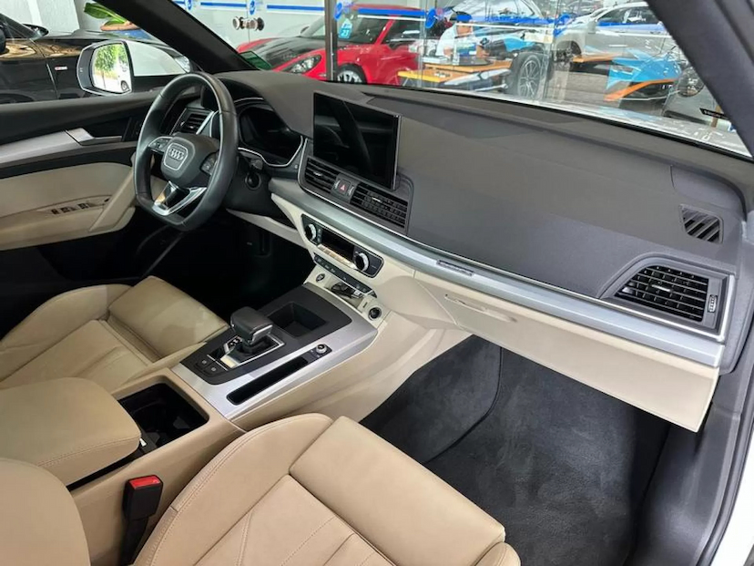 Foto do veículo AUDI Q5 2.0 45 TFSI GASOLINA SPORTBACK S LINE QUATTRO S TRONIC 2021 26.621 KM 275.000,00