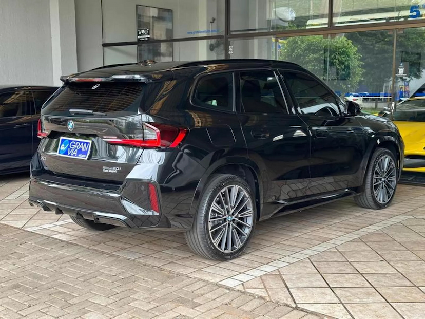 Foto do veículo BMW X1 2.0 16V TURBO GASOLINA SDRIVE20I M SPORT STEPTRONIC 2024 15.000 KM 324.000,00