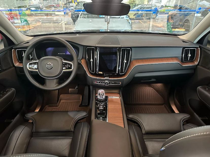 Foto do veículo VOLVO XC60 2.0 T8 RECHARGE ULTIMATE AWD GEARTRONIC 2024 25.185 KM 355.000,00