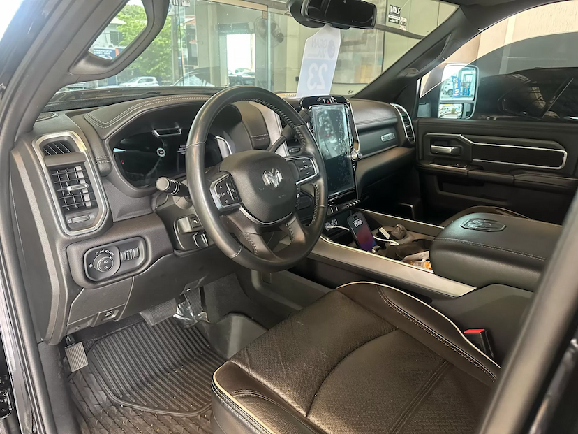 Foto do veículo RAM 2500 6.7 I6 TURBO DIESEL LARAMIE NIGHT EDITION CD 4X4 AUTOMÁTICO 2024 34.703 KM 399.000,00