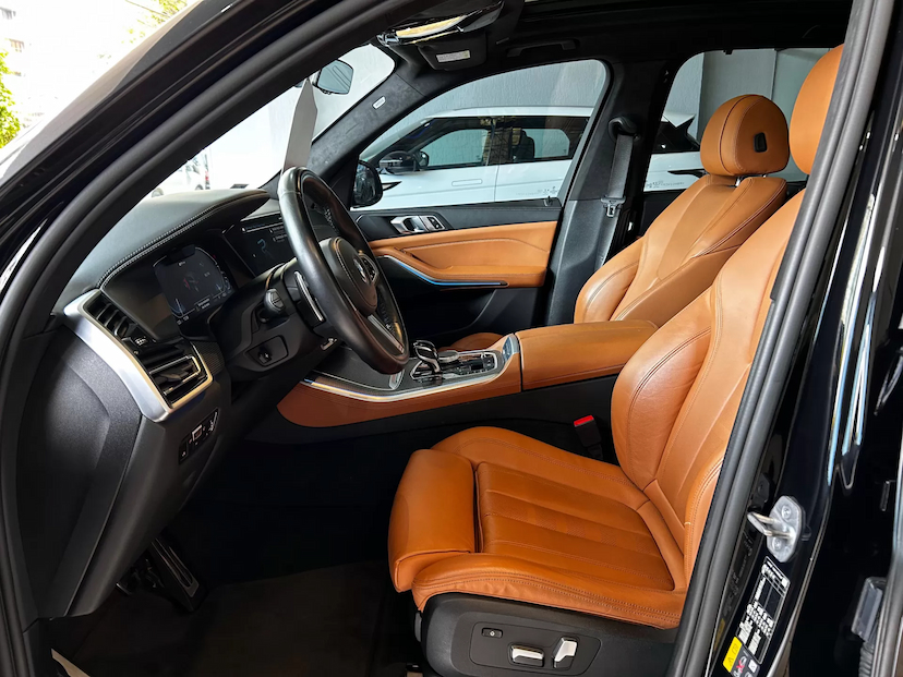 Foto do veículo BMW X5 3.0 I6 TURBO HÍBRIDO XDRIVE45E M SPORT AUTOMÁTICO 2023 35.408 KM 469.000,00