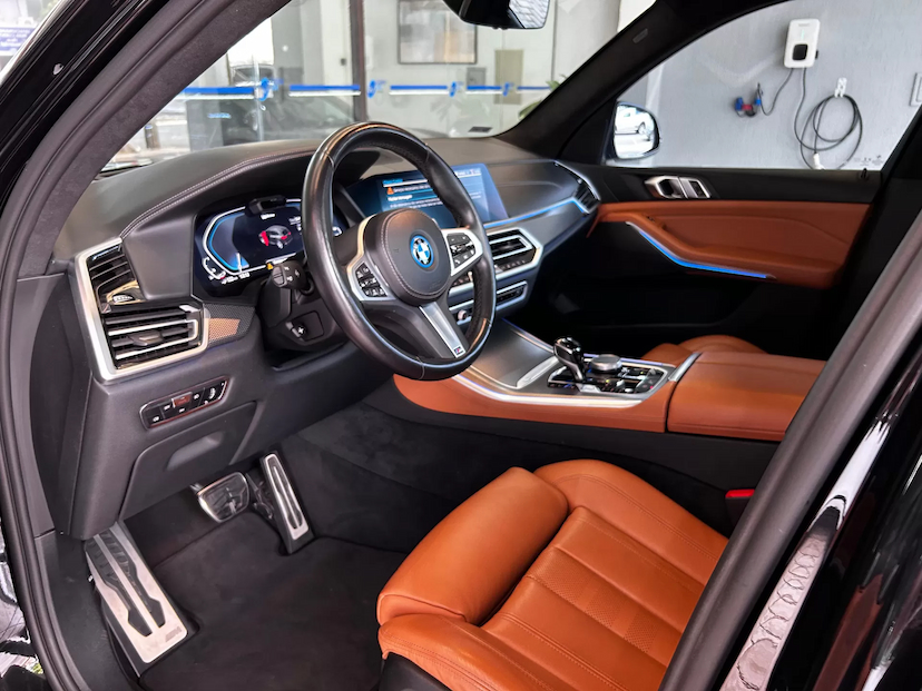 Foto do veículo BMW X5 3.0 I6 TURBO HÍBRIDO XDRIVE45E M SPORT AUTOMÁTICO 2023 35.408 KM 469.000,00