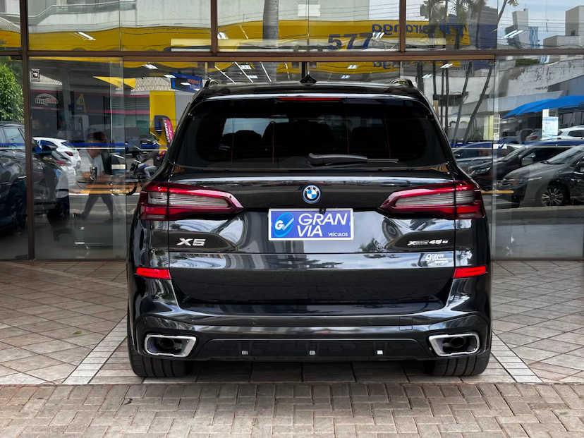 Foto do veículo BMW X5 3.0 I6 TURBO HÍBRIDO XDRIVE45E M SPORT AUTOMÁTICO 2023 35.408 KM 469.000,00