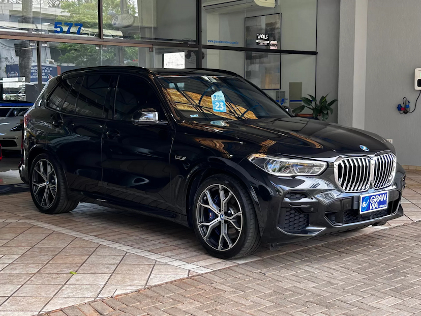 Foto do veículo BMW X5 3.0 I6 TURBO HÍBRIDO XDRIVE45E M SPORT AUTOMÁTICO 2023 35.408 KM 469.000,00