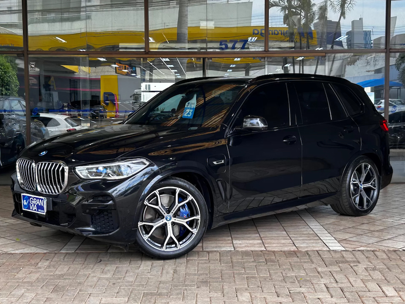 Foto do veículo BMW X5 3.0 I6 TURBO HÍBRIDO XDRIVE45E M SPORT AUTOMÁTICO 2023 35.408 KM 469.000,00