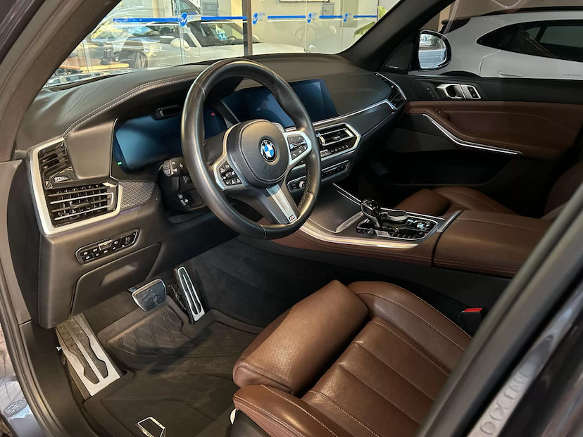 Foto do veículo BMW X5 3.0 4X4 30D I6 TURBO DIESEL 4P AUTOMÁTICO 2020 35.100 KM 379.000,00