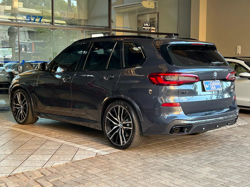 Foto do veículo BMW X5 3.0 4X4 30D I6 TURBO DIESEL 4P AUTOMÁTICO 2020 35.100 KM 379.000,00